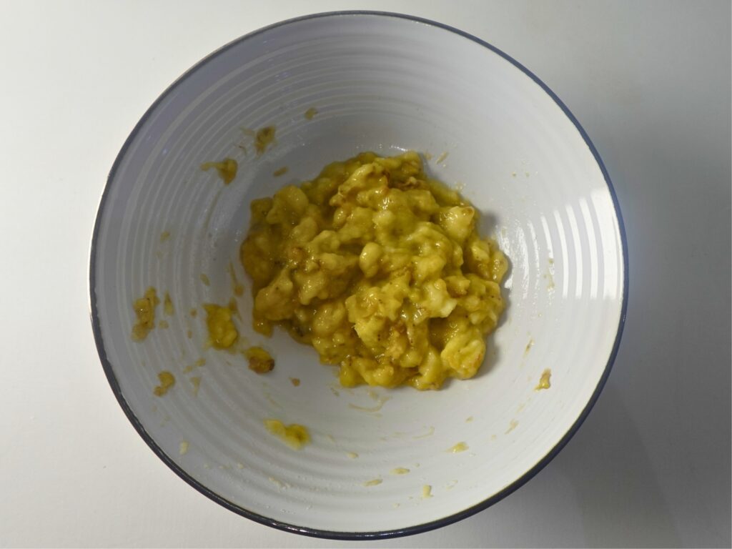 Mashed ripe bananas